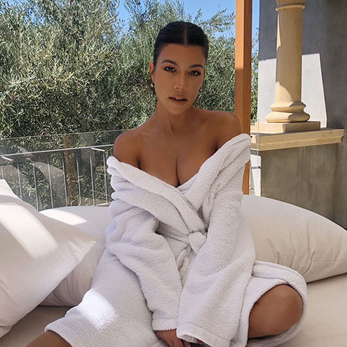Kourtney Kardashian gets an instafacial from Dr. Diamond